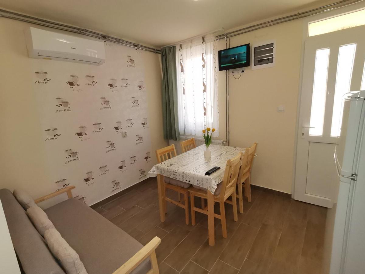 Gyöngyvirág Apartmanház Hajdúszoboszló Exterior foto