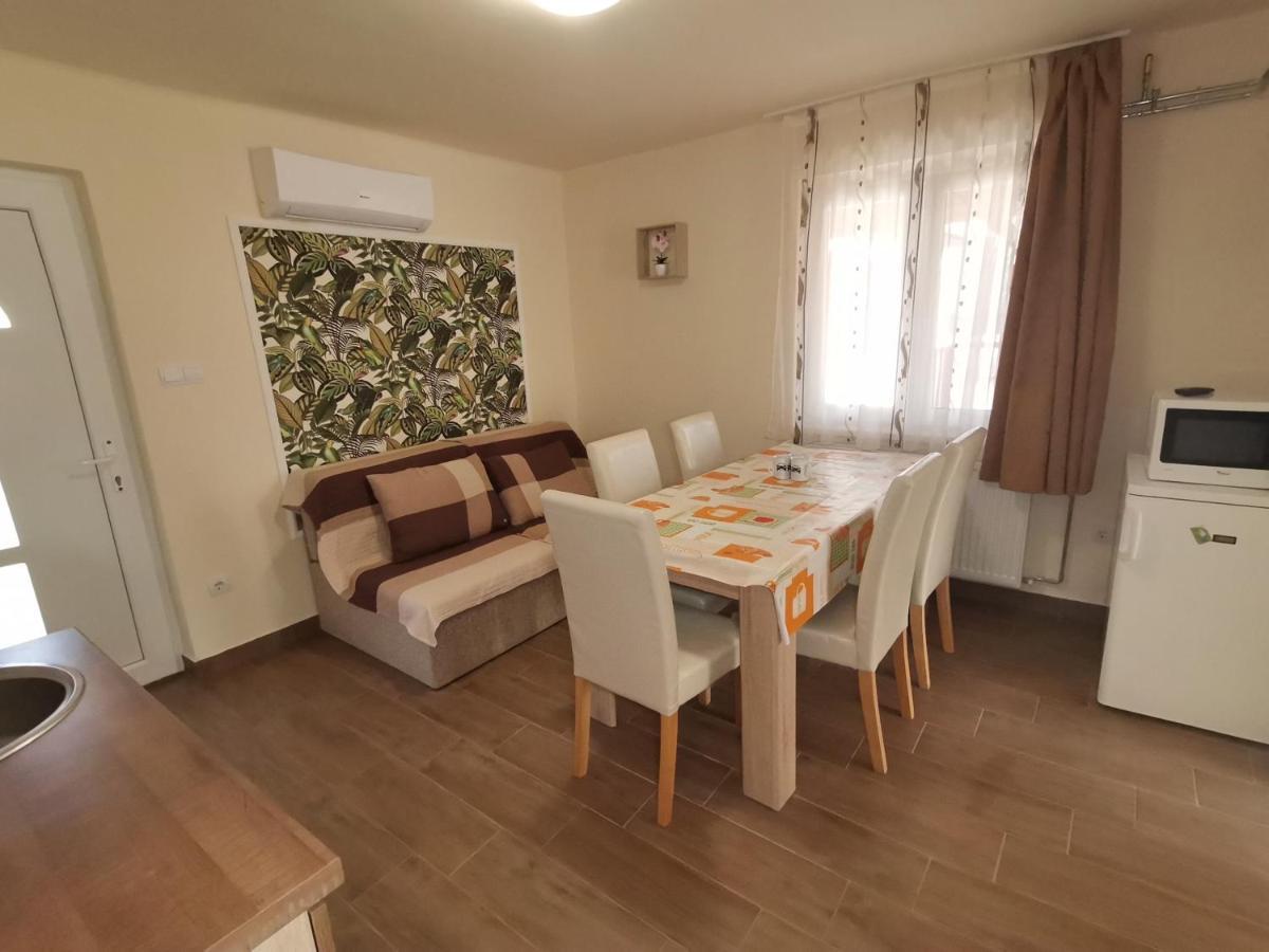 Gyöngyvirág Apartmanház Hajdúszoboszló Exterior foto
