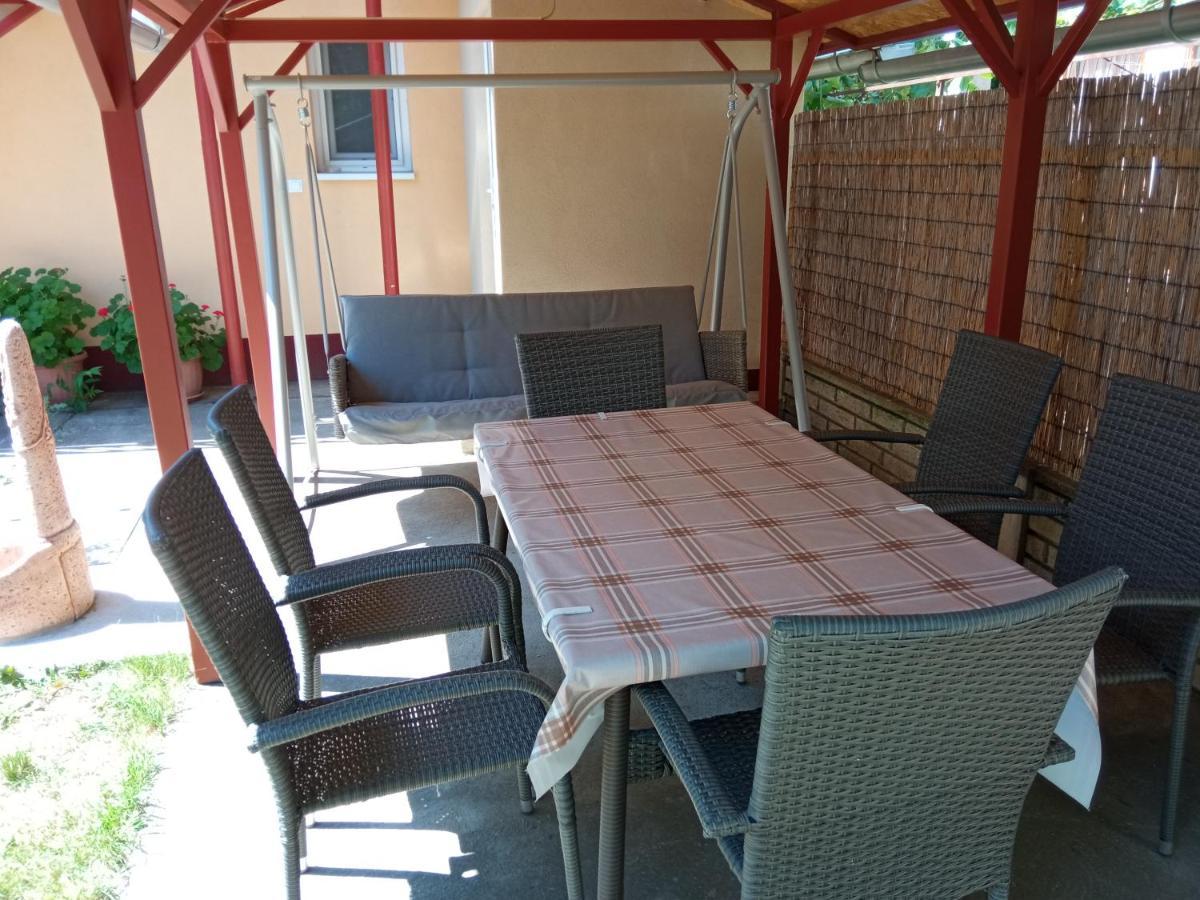 Gyöngyvirág Apartmanház Hajdúszoboszló Exterior foto